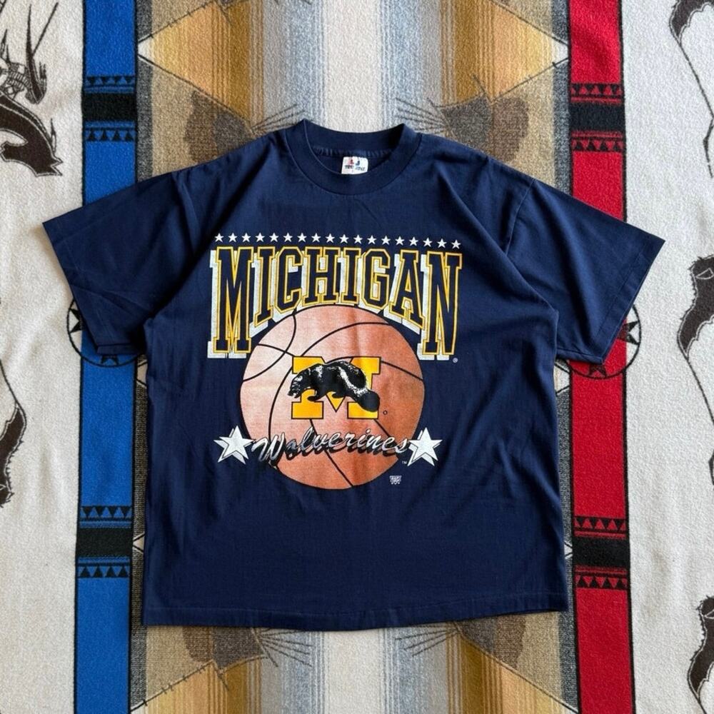 Vintage 90s University Of Michigan Wolverines Basketball T-Shirt Size XL USA